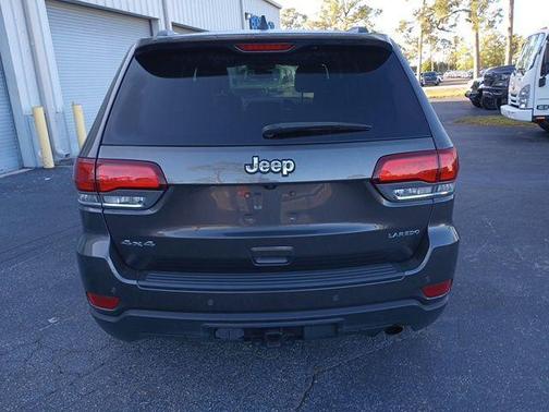Granite Crystal Metallic Clearcoat 2020 Jeep Grand Cherokee Laredo