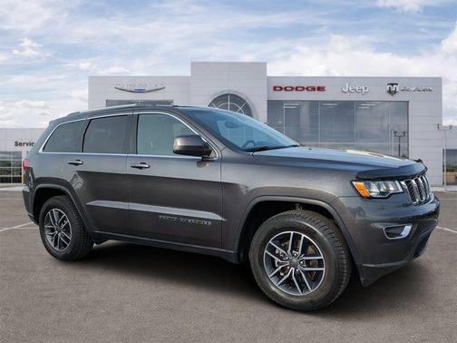 Granite Crystal Metallic Clearcoat 2020 Jeep Grand Cherokee Laredo