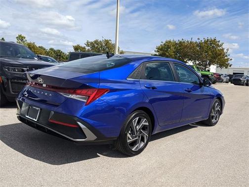 2025 Hyundai ELANTRA SEL