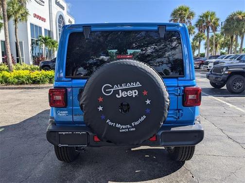 2025 Jeep Wrangler 4-Door Sahara 4x4