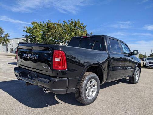 Diamond Black Crystal Pearlcoat 2026 RAM 1500 Big Horn/Lone Star