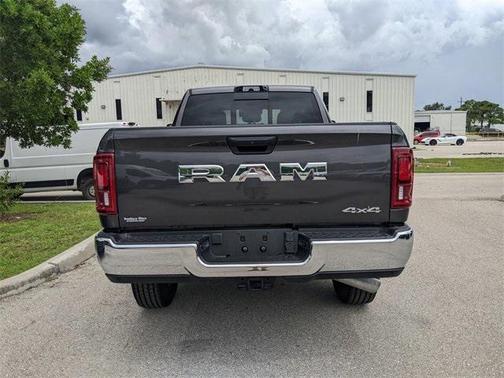 2025 RAM 2500 Tradesman Crew Cab 4x4 6'4' Box