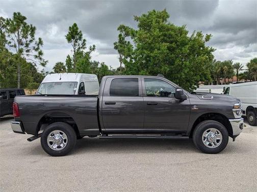 2025 RAM 2500 Tradesman Crew Cab 4x4 6'4' Box