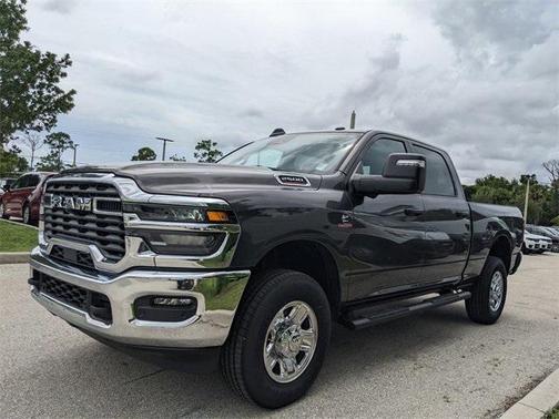 2025 RAM 2500 Tradesman Crew Cab 4x4 6'4' Box