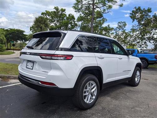 2025 Jeep Grand Cherokee Laredo