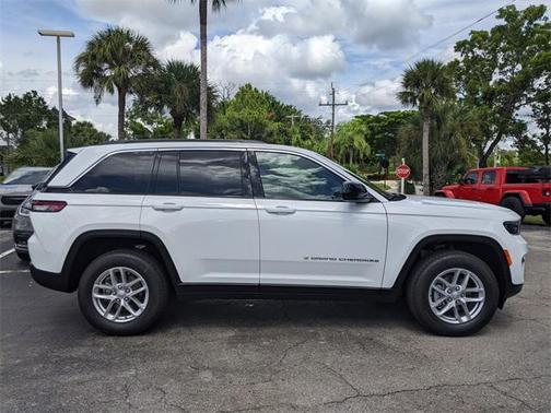 2025 Jeep Grand Cherokee Laredo