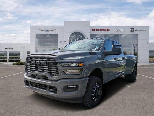Ceramic Gray Clearcoat 2026 RAM 3500 Big Horn Crew Cab 4x4 8' Box
