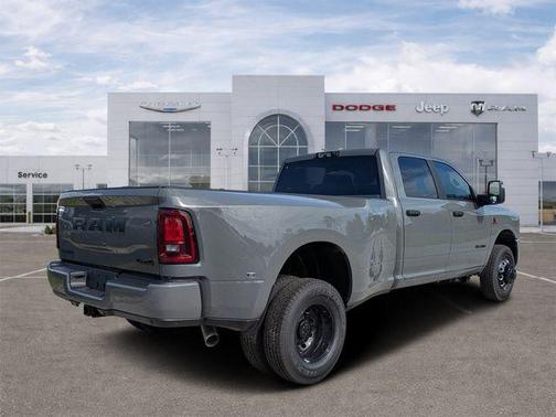 Ceramic Gray Clearcoat 2026 RAM 3500 Big Horn Crew Cab 4x4 8' Box