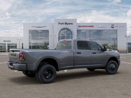 Ceramic Gray Clearcoat 2026 RAM 3500 Big Horn Crew Cab 4x4 8' Box