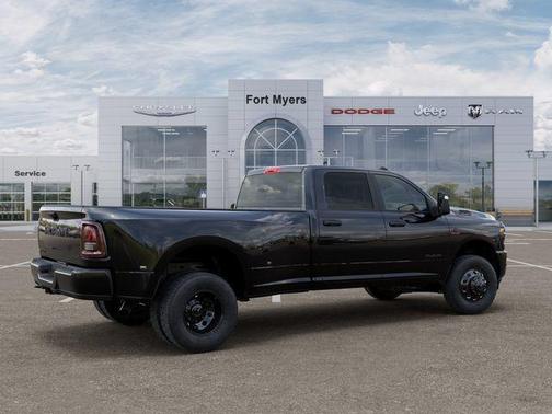 Diamond Black Crystal Pearlcoat 2026 RAM 3500 Big Horn Crew Cab 4x4 8' Box