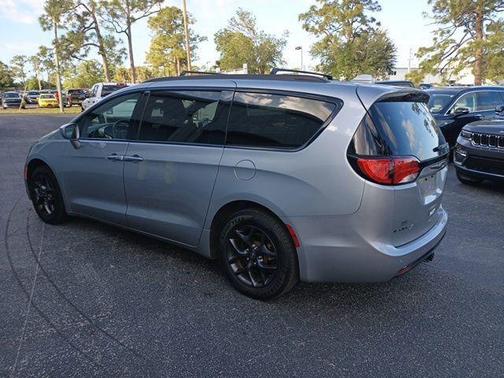 Billet Silver Metallic Clearcoat 2019 Chrysler Pacifica Touring L