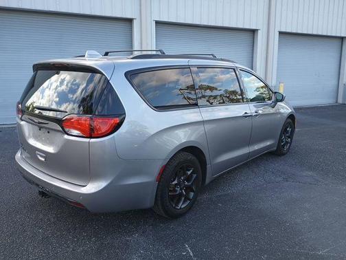 Billet Silver Metallic Clearcoat 2019 Chrysler Pacifica Touring L