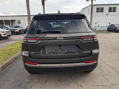 2025 Jeep Grand Cherokee Laredo