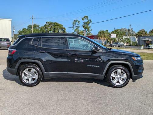 Diamond Black Crystal Pearlcoat 2022 Jeep Compass Latitude