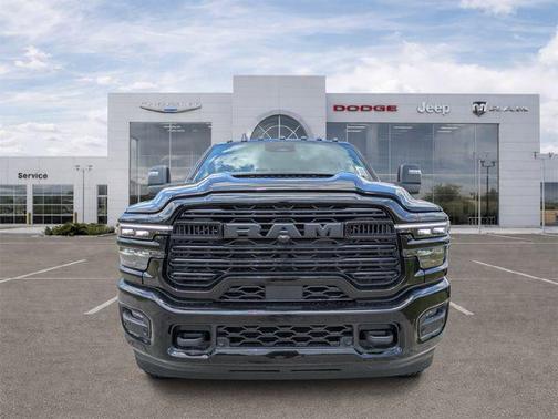 Diamond Black Crystal Pearlcoat 2026 RAM 3500 Laramie Crew Cab 4x4 8' Box