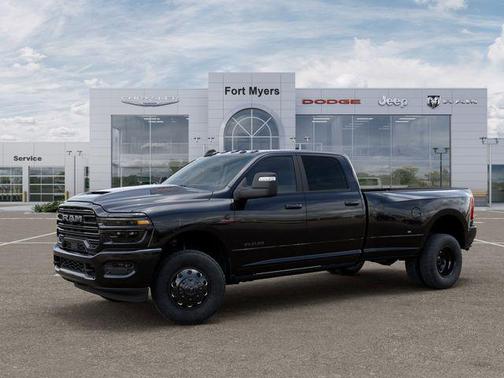 Diamond Black Crystal Pearlcoat 2026 RAM 3500 Laramie Crew Cab 4x4 8' Box