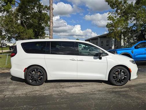 2026 Chrysler Pacifica L