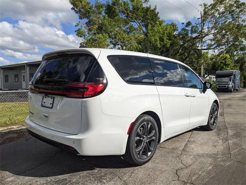 2026 Chrysler Pacifica L