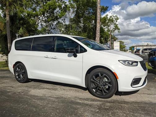 2026 Chrysler Pacifica L