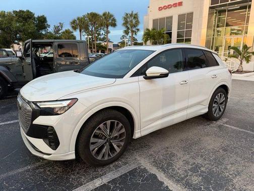 Glacier White Metallic 2025 Audi Q4 e-tron Premium 45 RWD
