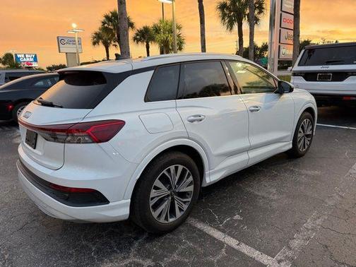 Glacier White Metallic 2025 Audi Q4 e-tron Premium 45 RWD