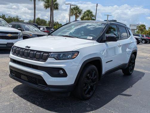 Bright White Clearcoat 2022 Jeep Compass Latitude