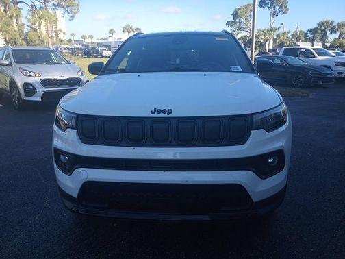 Bright White Clearcoat 2022 Jeep Compass Latitude
