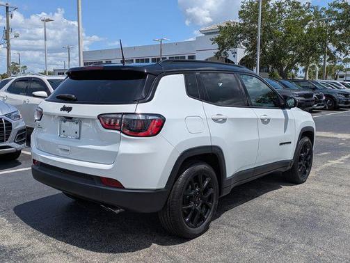 Bright White Clearcoat 2022 Jeep Compass Latitude