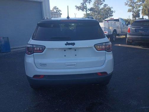 Bright White Clearcoat 2022 Jeep Compass Latitude
