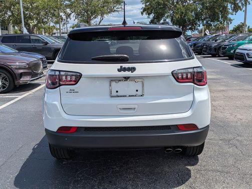 Bright White Clearcoat 2022 Jeep Compass Latitude