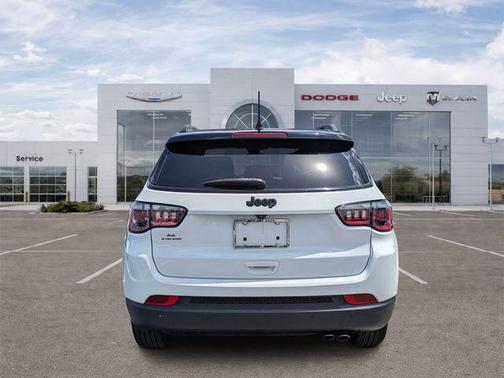 Bright White Clearcoat 2022 Jeep Compass Latitude