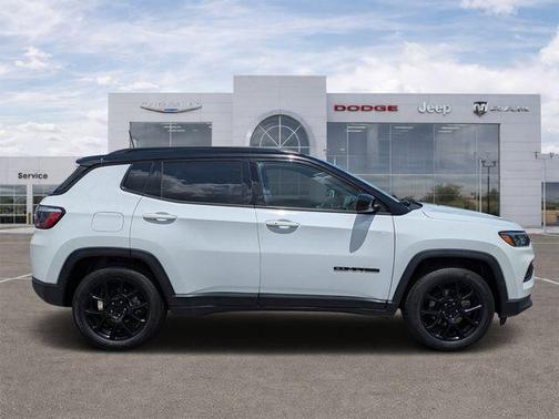 Bright White Clearcoat 2022 Jeep Compass Latitude