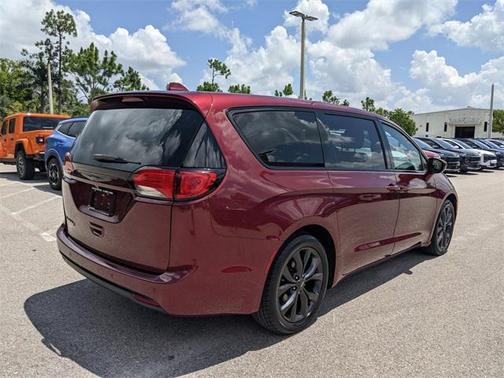 2020 Chrysler Pacifica Touring