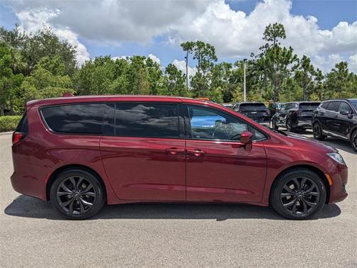 2020 Chrysler Pacifica Touring
