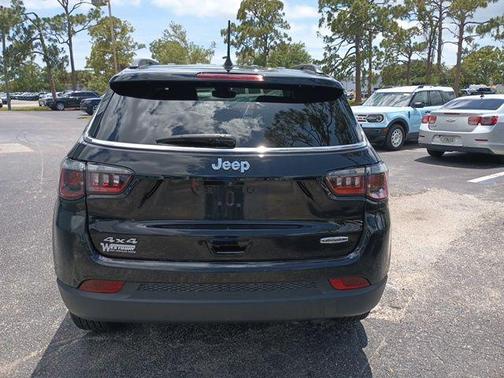 Diamond Black Crystal Pearlcoat 2022 Jeep Compass Latitude Lux