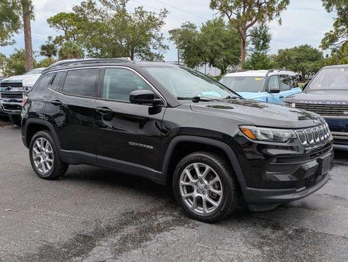 Diamond Black Crystal Pearlcoat 2022 Jeep Compass Latitude Lux