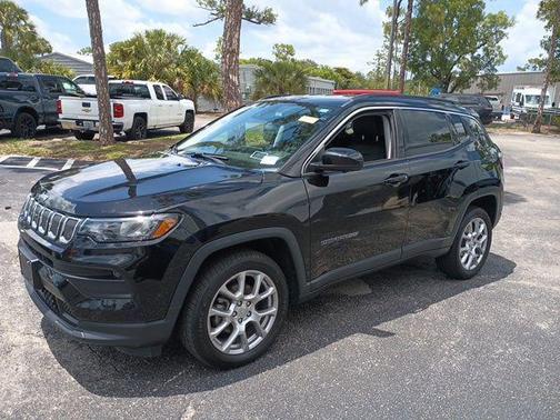 Diamond Black Crystal Pearlcoat 2022 Jeep Compass Latitude Lux