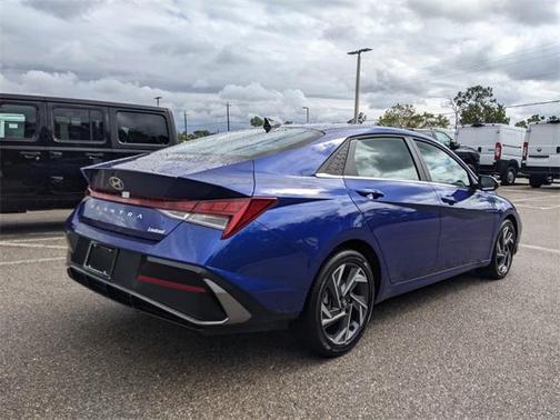 2025 Hyundai ELANTRA Limited