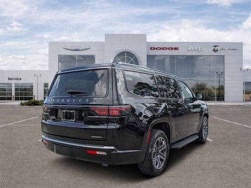 Diamond Black Crystal Pearlcoat 2024 Jeep Wagoneer Series II 4x4