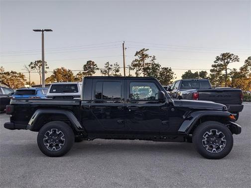 2026 Jeep Gladiator Sahara 4x4