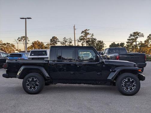 Black Clearcoat 2026 Jeep Gladiator Sahara 4x4