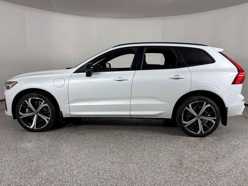 2022 Volvo XC60 Recharge Plug-In Hybrid T8 R-Design
