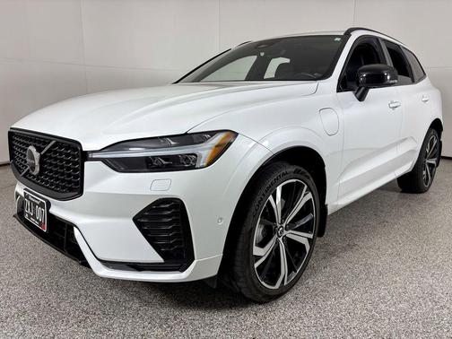 2022 Volvo XC60 Recharge Plug-In Hybrid T8 R-Design
