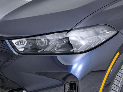 2024 BMW X5 M60i