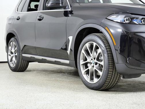 Black Sapphire Metallic 2026 BMW X5 xDrive40i