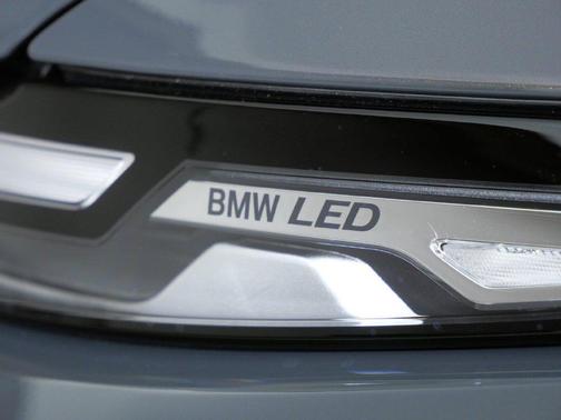 Gray Metallic 2027 BMW X7 xDrive40i