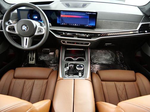 2025 BMW X7 M60i