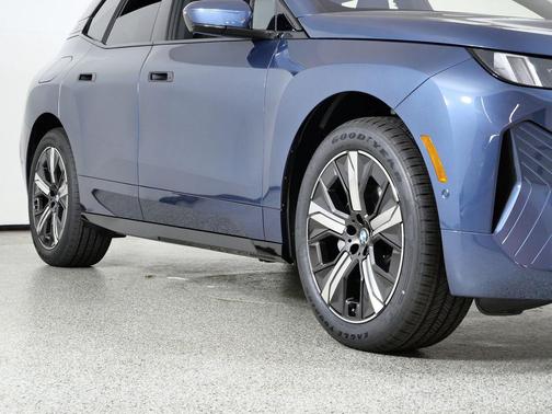 2026 BMW iX xDrive45