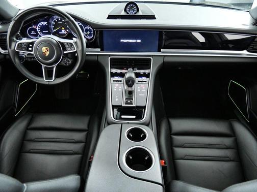 2018 Porsche Panamera 4
