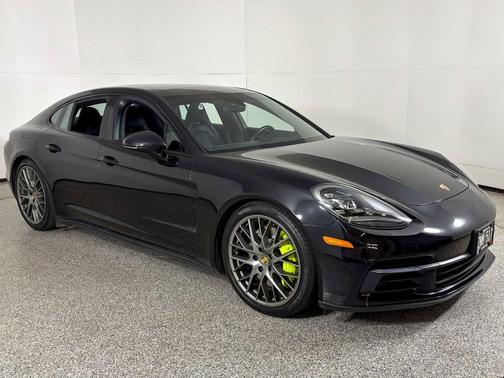 2018 Porsche Panamera 4